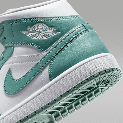 Air Jordan 1 Mid Women's Shoes. Nike IL